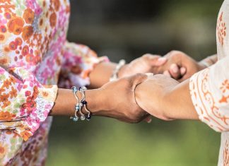 O que suas mãos não alcançam o poder de Deus faz chegar até você