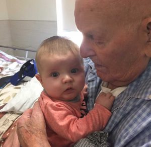 Captura de Tela 1021 300x292 - Alegria de um avô de 108 anos que ganhou um tataraneto com seu nome. Homenagem linda!
