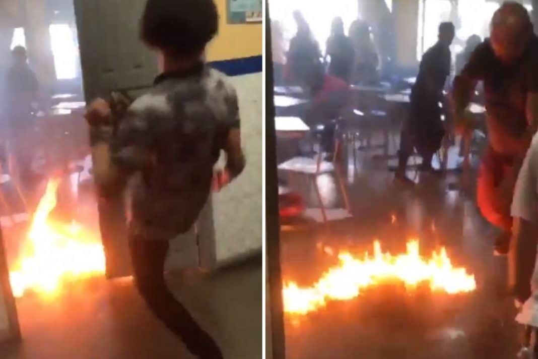 Garoto de 12 anos coloca fogo na sala com alunos dentro (vídeo)