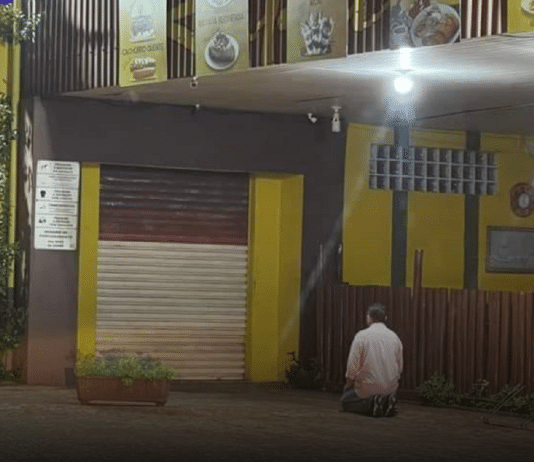 O dono da padaria Ki Pão em Votuporanga emocionou a região ao ser flagrado orando em frente ao seu estabelecimento.