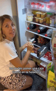 sensivel-mente.com - M&atilde;e se cansou dos filhos comendo seus chocolates e colocou cofre na geladeira&nbsp;