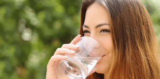 Psicólogos alertam: beber pouca água revela muito mais sobre você do que imagina!