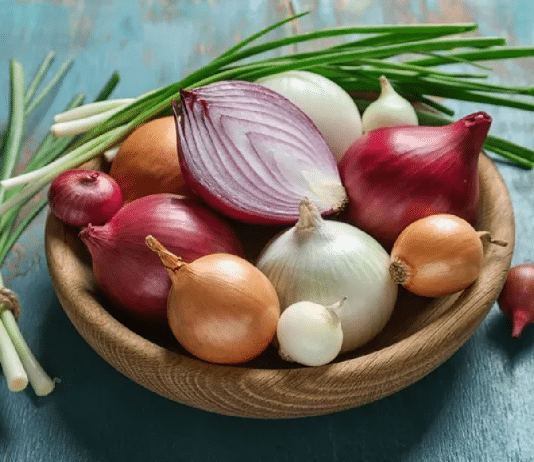 O verdadeiro motivo que faz todo mundo chorar ao cortar cebola