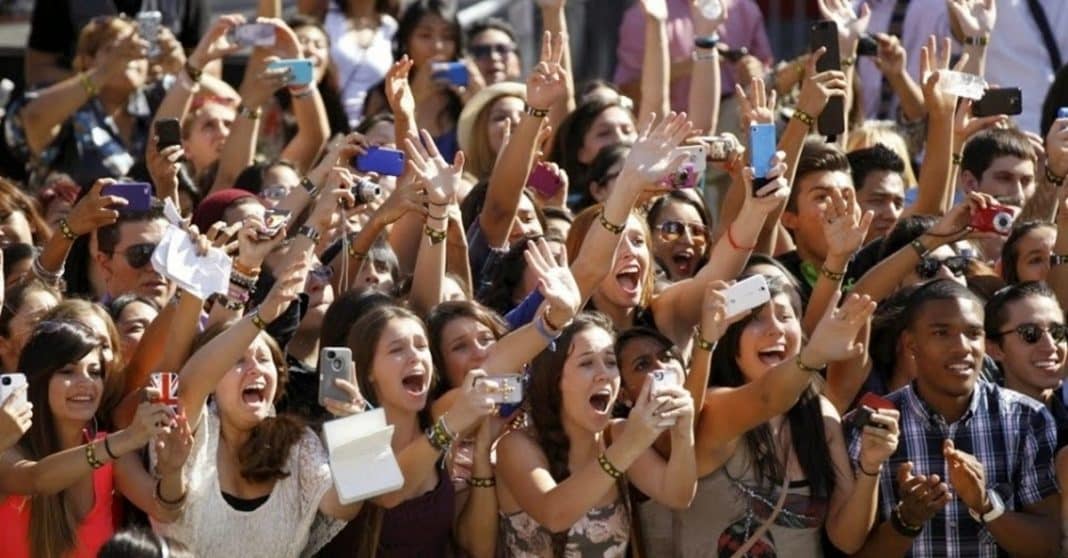 Fã Estudo revela: pessoas obcecadas por celebridades podem ter menor desempenho intelectual