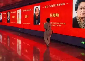 China troca celebridades por cientistas em outdoors e surpreende o mundo China troca celebridades por cientistas em outdoors e surpreende o mundo